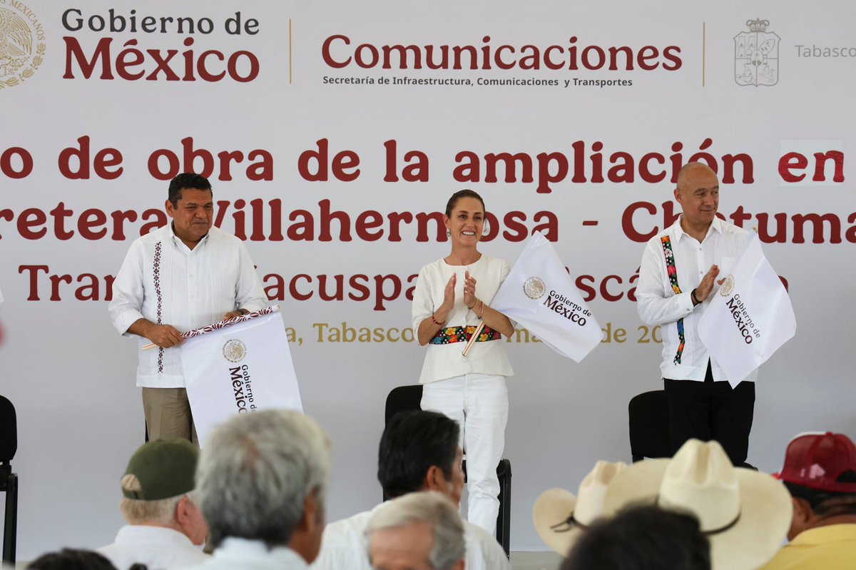 SICTmx's tweet photo. #ComunicadoSICT 🗞️

En compañía de la Presidenta @Claudiashein, nuestro secretario Mtro. Jesús Esteva, iniciaron las obras de ampliación de carriles en el tramo Macuspana-Escárcega 🛣️

https://t.co/lQknzztM20 https://t.co/4gQsbQ17zb