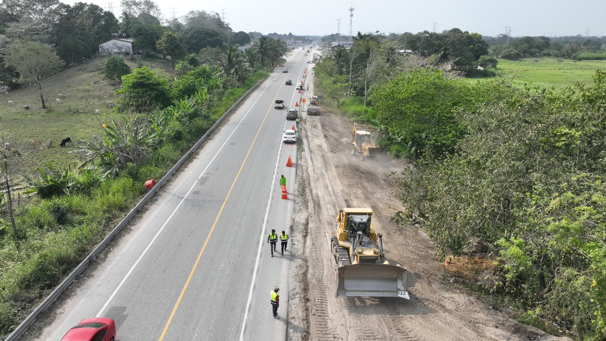 SICTmx's tweet photo. #ComunicadoSICT 🗞️

En compañía de la Presidenta @Claudiashein, nuestro secretario Mtro. Jesús Esteva, iniciaron las obras de ampliación de carriles en el tramo Macuspana-Escárcega 🛣️

https://t.co/lQknzztM20 https://t.co/4gQsbQ17zb