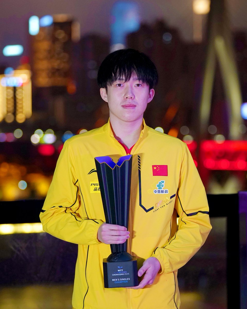 Shining under the lights 🌟 

#WTTChongqing #WTTChampions #TableTennis