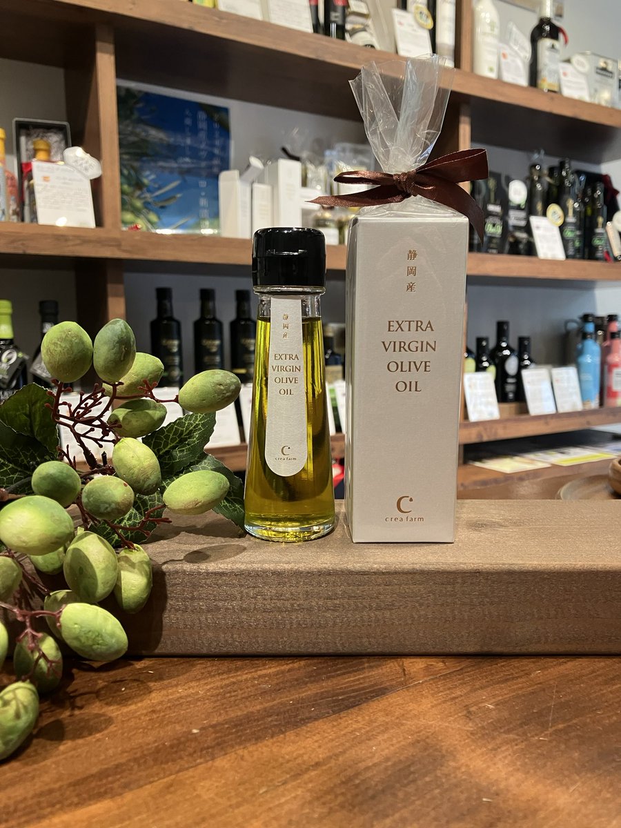 OliveCrea's tweet photo. 3月はちょっぴり切ない別れの季節。
静岡から離れる方には『静岡を忘れないでね』、静岡に来られる方に『これから静岡で楽しんでね』の思いをこめてオリーブオイルのギフトはいかがですか💁‍♀️

#オリーブオイル
#creatable 
#シンプルライフ
#creafarm #creavillage https://t.co/i0OpBetBTC