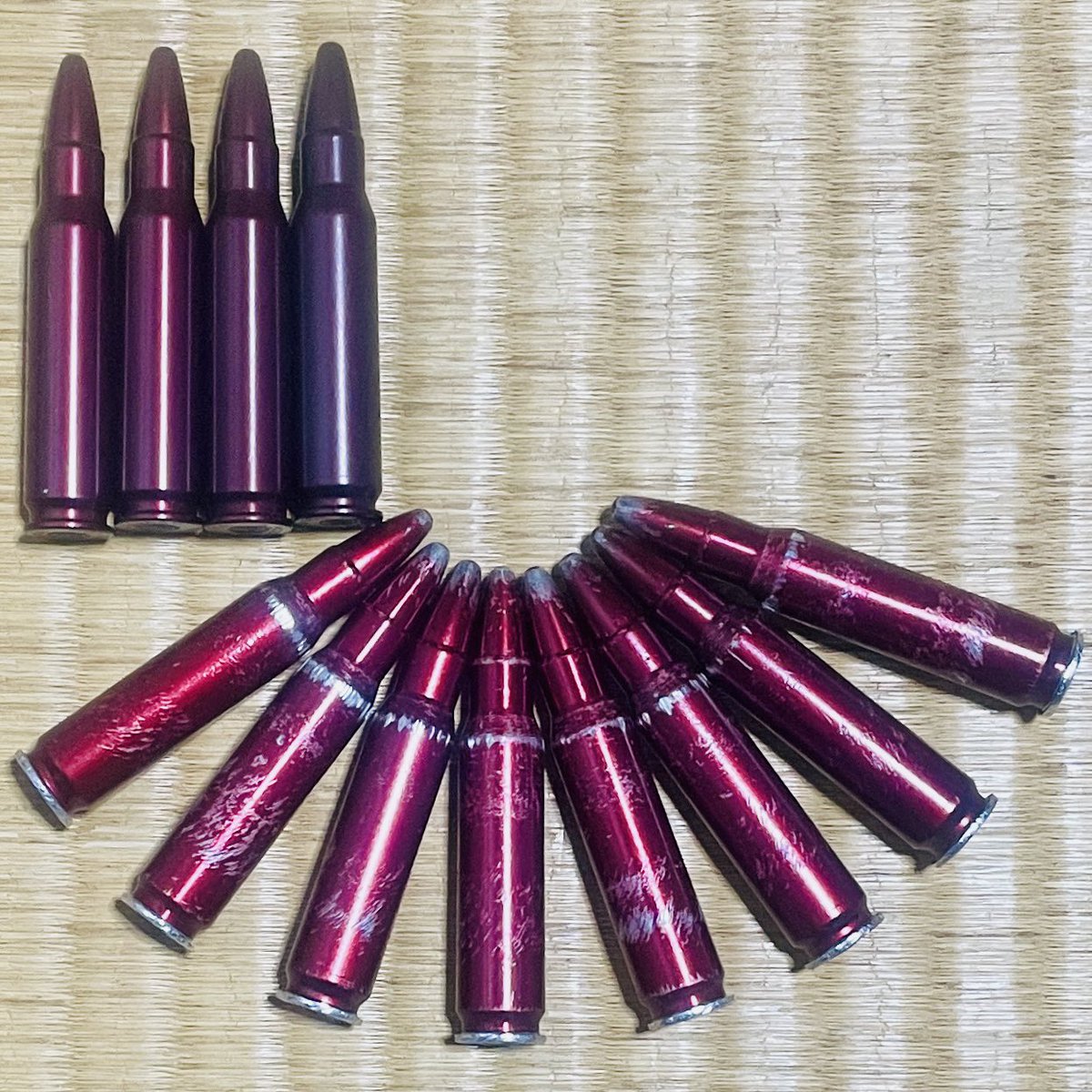 Diffelman's tweet image. #Azoom の #スナップキャップ は、
１本3000回の空撃ちに耐えるとなってるけど、
自分の #M85 だと1000回程度が交換かも…
ボルト操作や弾倉交換の練習など、
#毎朝据銃 の一連の動作に４本使って、
ほぼ1年で交換する感じ。
また予備を買っておかないと…