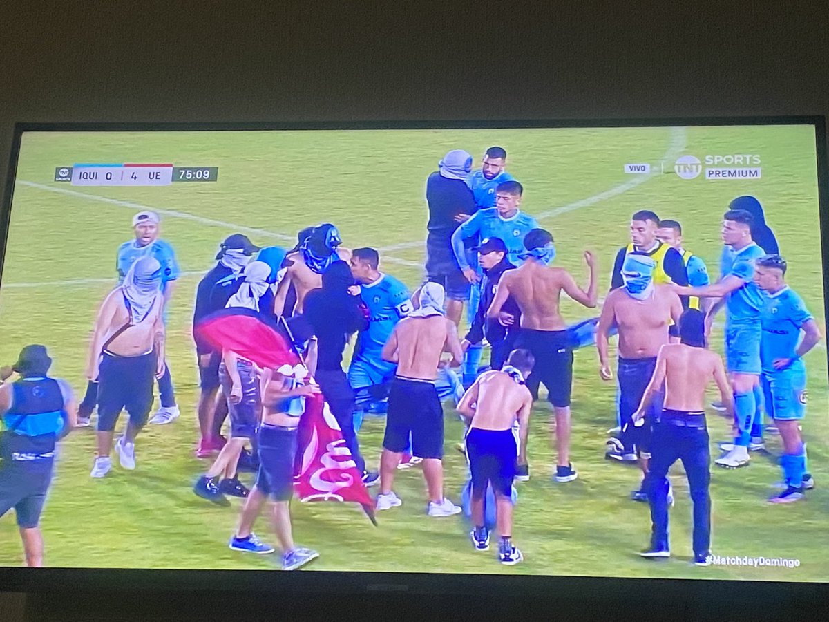 Seb🅰️sti🅰️n (@sebastianflt) on Twitter photo Aforos de 2.000 y ni así se la pueden. <a href="/EstadioSeguroCL/">Estadio Seguro Chile</a> FRACASO TOTAL Y VERGONZOSO LO DE PEMELA VENEGAS. Aforos de 2.000 y ni así se la pueden. <a href="/EstadioSeguroCL/">Estadio Seguro Chile</a> FRACASO TOTAL Y VERGONZOSO LO DE PEMELA VENEGAS.