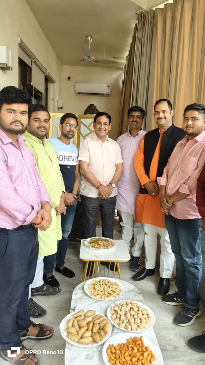 BhaskarMis51480's tweet photo. Holi milan https://t.co/rRV4bZlblQ