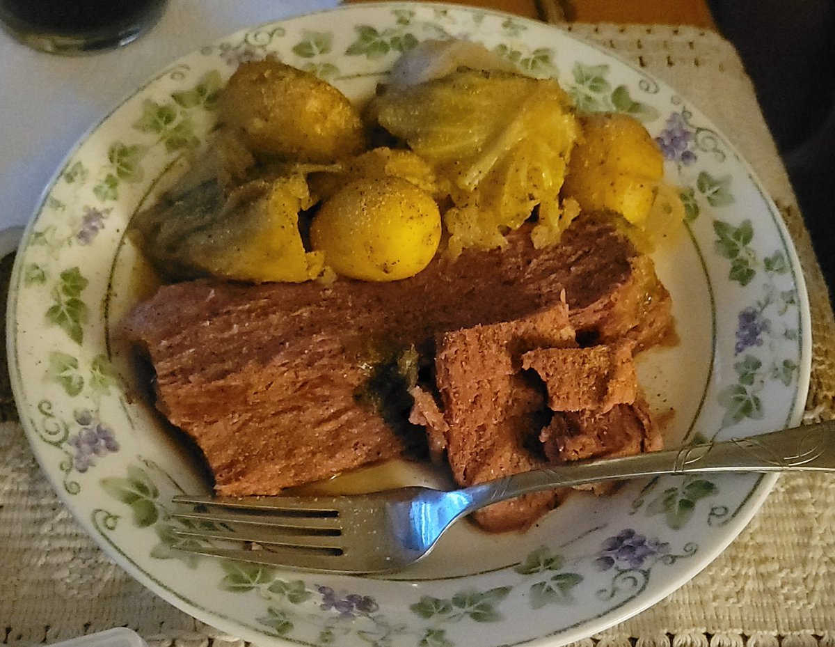 evil_toast916's tweet photo. #NowWatching Darby O'Gill and the Little People (1959) while enjoying a pint and some corned beef and cabbage w/ @Whorror_Fiend. Happy St. Paddy's Day weekend all! 🍀🍀🍀
#StPatricksDay #StPaddysWeekend https://t.co/cDAIQLnwEm