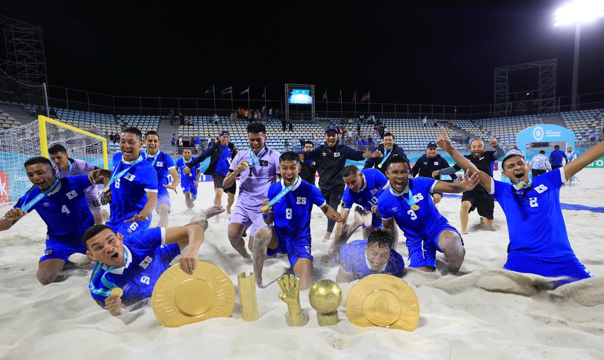 ybukele's tweet photo. ¡CAMPEONES DE CONCACAF! 

La Selecta playera derrotó esta noche 2-1 a Guatemala, se quedó con el título del Campeonato de Beach Soccer Bahamas 2025 y se clasificó a la Copa del Mundo Seychelles 2025.

¡Felicidades al cuerpo técnico, a los jugadores y a las autoridades de la FESFUT por este gran triunfo que nos llena de alegría a todos! 

Seguimos juntos #ConstruyendoElCamino