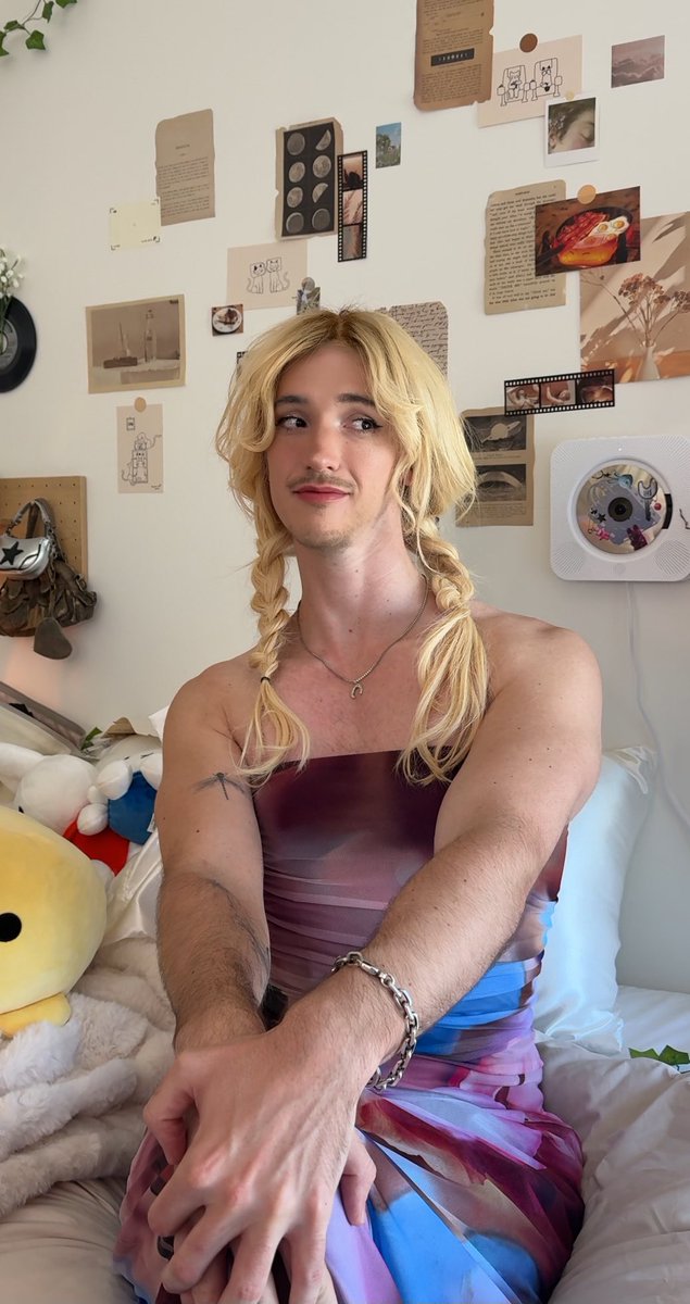 one of the girls 💅