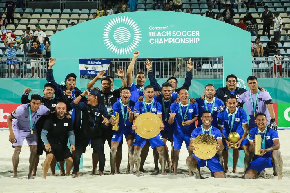 ¡LOS AMOS Y SEÑORES DE LA CONCACAF!⚽️🏆🇸🇻

La Selecta playera se impuso 2-1 a Guatemala y se quedó con el título del Campeonato de Fútbol de Playa de la CONCACAF 2025.

¡Felicidades, muchachos!👏🏻