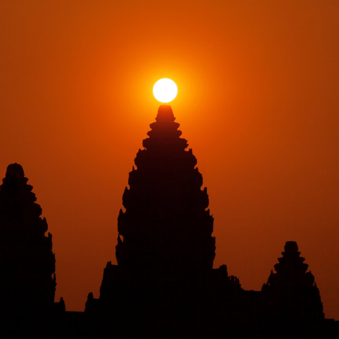 seaarch's tweet image. This week: Equinox at Angkor Wat lights up the skies, but shadows fall elsewhere—Boljoon’s stolen panels return, Bali battles temple theft, and a deep dive into the murky world of antiquities trafficking. #southeastasianarchaeology #freenewsletter

bit.ly/3Dy8paX