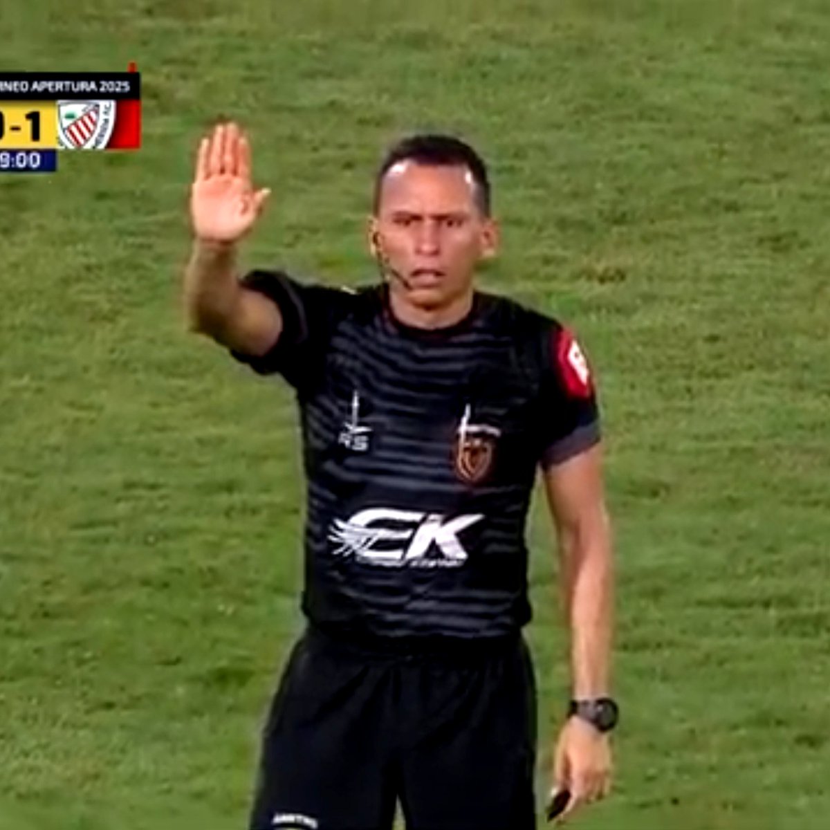 🚩 Jornada 8

Victoria de La Guaira de la mano del árbitro José Maya.

<a href="/DvoLaGuaira/">Deportivo La Guaira 🔱</a> 2-1 <a href="/EstudiantesMEFC/">Estudiantes de Mérida FC</a>

⚽️ Antonio Romero (42´)
😡 Carlos Rojas (77´)
😡 Juan Castellano (85´)
🔴 Alexis Doldán
🔴 Tito Rojas

#LigaFUTVE #FutVe