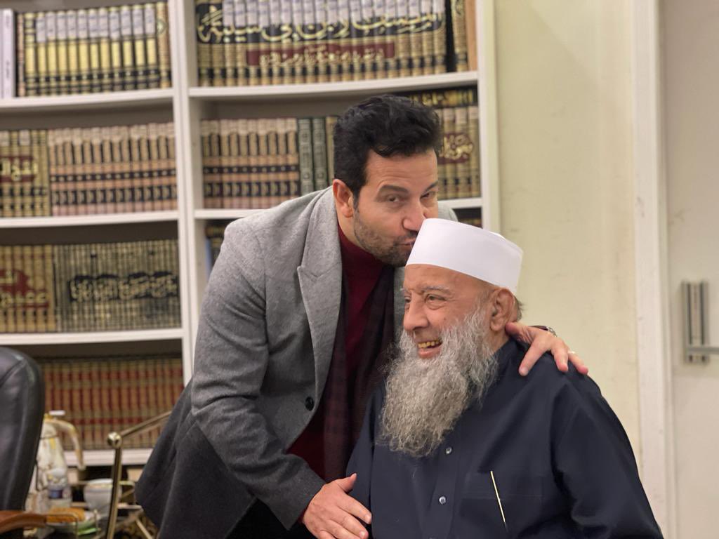 AymanazzamAja's tweet photo. صورة من #الأرشيف 
مع مولانا المحدّث ناصر السّنة 
فضيلة الشيخ 
أبو إسحاق الحويني 
ندعو الله له بالشفاء العاجل 
 و تمام العافية و أن يديمه للأمة سهماً في نحور أهل البدع و الضلالة ،
#رمضان16_الدعاء_المستجاب https://t.co/JV8btoubDS