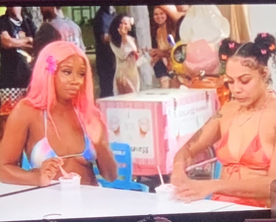 Editing be so messy 🤣 look at anha and Scotty in the back ⁦@BaddiesOnZeuz⁩ https://t.co/Nl0N9YfehT
