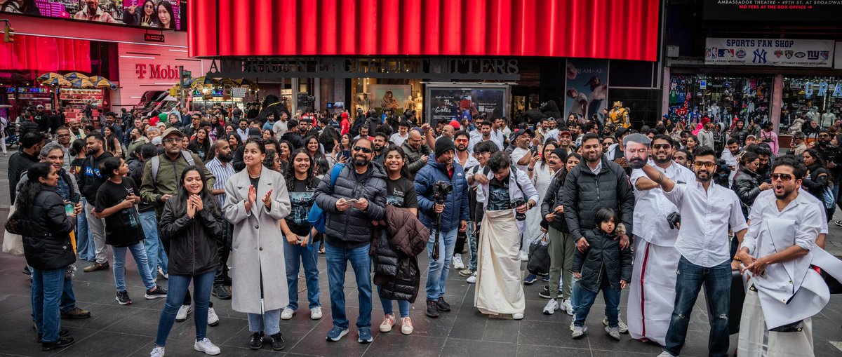 Times Square ❌ Lalettan Square ✅
#Empuraan #TimesSquare #Empuraan