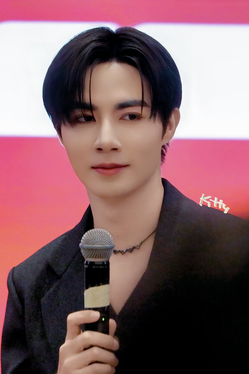 Kitty23913081's tweet photo. 帅到失语
#SuperZeeFansignInChina
#ZeePruk https://t.co/kkEhYOLZMG