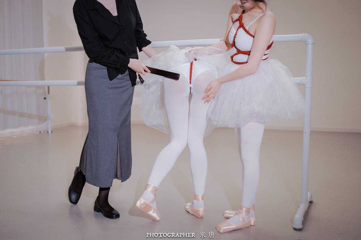 老师拜托不要再打了 
我以后会乖乖上课的˃ ˄ ˂̥̥

老师：<a href="/_zhimatangyuan/">芝麻汤圆</a> 
学生：我&amp; <a href="/Otya_Switch/">是小茶吖～</a> 
摄影：<a href="/namemitang/">米唐</a>