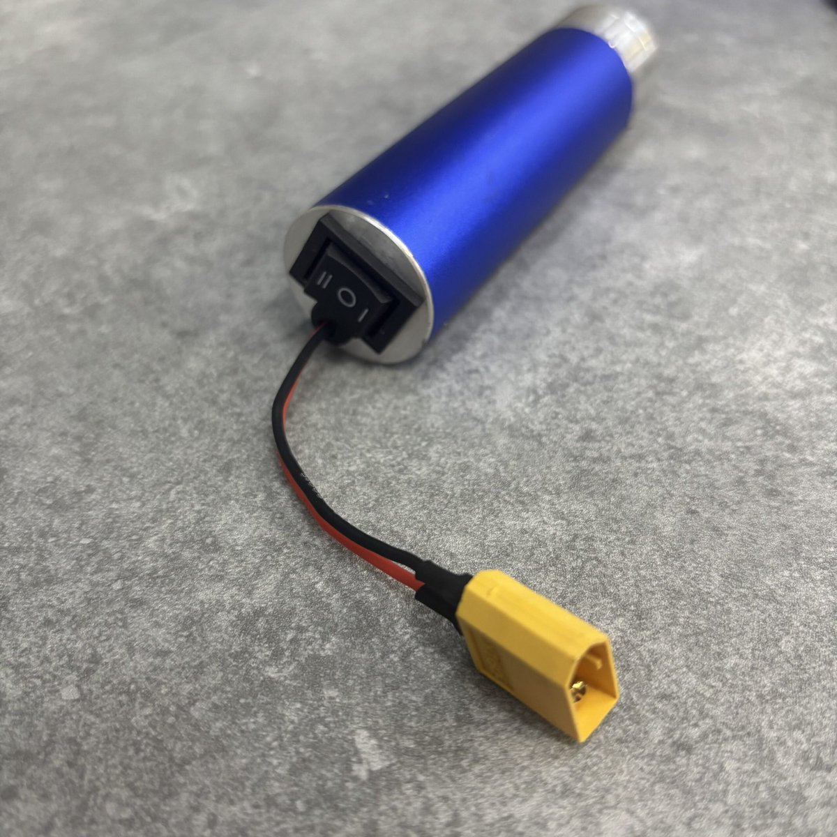 rcdepot's tweet photo. 🌟入荷情報🌟

電動燃料ポンプ -Dee Force Aviation
入荷しました✈️

税込:8,800円

スイッチ操作で楽ちん♪
・中央でオフ
・上で燃料を送る
・下で燃料を戻す

2セルのバッテリーを使用して
チューブは使用する燃料に合わせて用意してください
#ラジコン #燃料ポンプ https://t.co/SVh9RTsvsh
