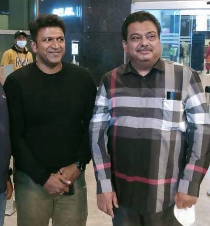 MBPatil's tweet photo. ಅಮೋಘ ಅಭಿನಯ, ಗಾಯನದ ಮೂಲಕ ಕೋಟ್ಯಾಂತರ ಹೃದಯ ಗೆದ್ದ ನಾಡಿನ ಹೆಮ್ಮೆಯ ರಾಜಕುಮಾರ, ಕರ್ನಾಟಕ ರತ್ನ ಪುನೀತ್ ರಾಜಕುಮಾರ್ ಅವರ ಜನ್ಮದಿನದಂದು ಗೌರವದಿಂದ ಸ್ಮರಿಸೋಣ.

ಪವರ್ ಸ್ಟಾರ್ ಎಂಬ ಬಿರುದು ತಮ್ಮದಾಗಿದ್ದರು ಸರಳತೆ, ವಿನಯವಂತಿಕೆ ರೂಢಿಸಿಕೊಂಡು #ಅಪ್ಪು ಎಂದೇ ಗುರುತಿಸಿಕೊಂಡಿದ್ದರು. ವೈಯುಕ್ತಿಕವಾಗಿ ನಮ್ಮ ಕುಟುಂಬಕ್ಕೂ ಆತ್ಮೀಯರಾಗಿದ್ದರು. ಅವರ ಹೃದಯವಂತಿಕೆ, ಎಲ್ಲರಿಗೂ ಮಾದರಿ.

ತಮ್ಮ ವಿಶಿಷ್ಟ ಅಭಿನಯ ಹಾಗೂ ಸಾಮಾಜಿಕ ಸೇವಾ ಕಾರ್ಯಗಳ ಮೂಲಕ ಅವರು ಕನ್ನಡಿಗರ ಹೃದಯದಲ್ಲಿ #ಅಪ್ಪು ಸದಾ ಜೀವಂತ.

#PuneethRajkumar #Appu