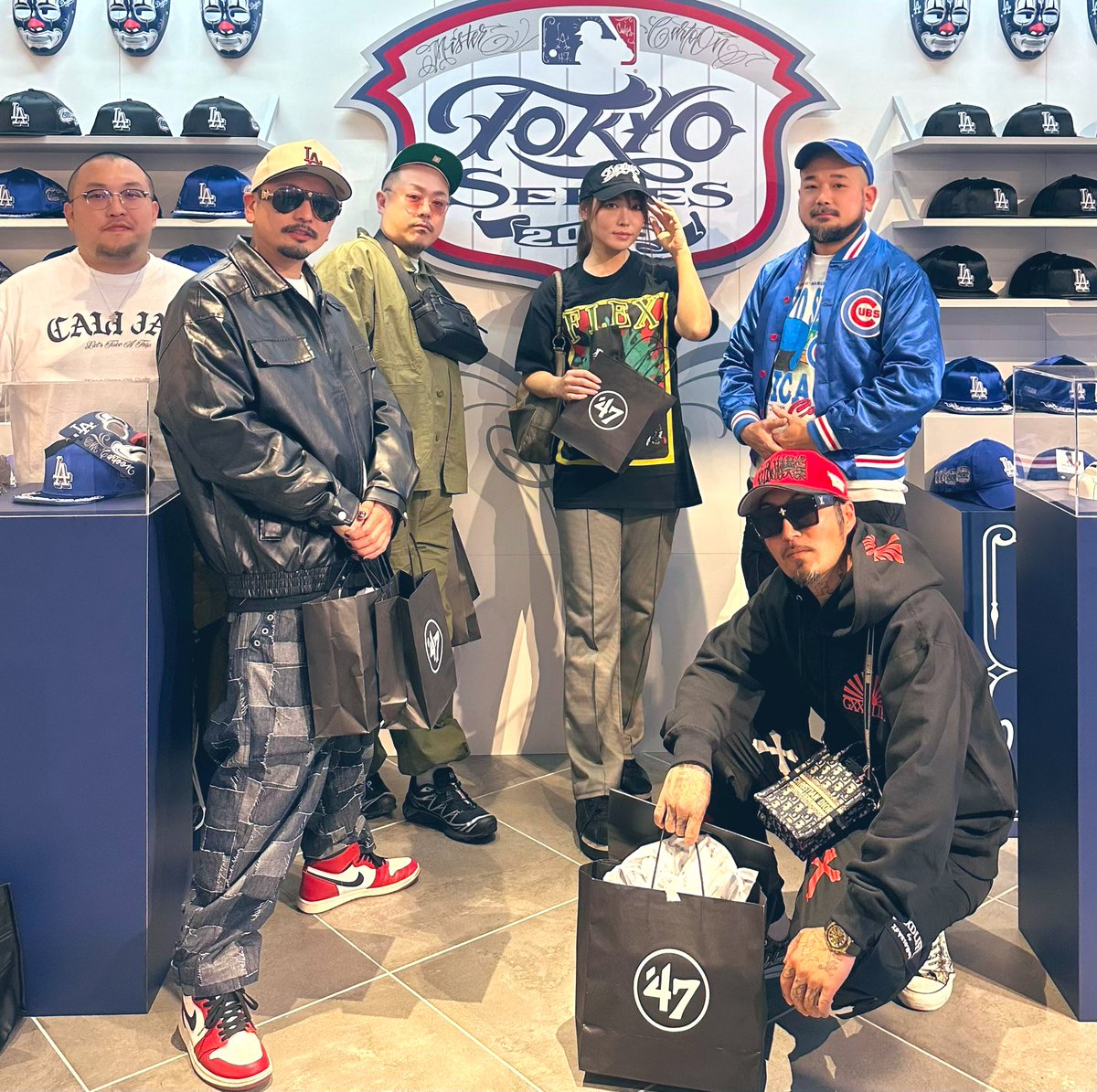 DJMAYUMI's tweet photo. @MrLowD くん、ありがとう\( *´ω`* )/
紹介いただいて、CAPゲットできました☺︎

#47brand POP UPストア
来日されているアート界の伝説
#mistercartoon

#MLB
#mlbtokyoseries2025 
#dodgers 
#shoheiohtani 
#ハラカド 
#47 https://t.co/TqqL7j3csZ