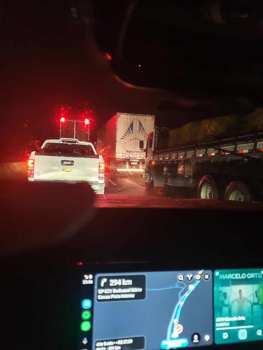 Sandro63616775's tweet photo. @Arteris_ARB A Rodovia totalmente liberada segundo a Arteris. Sai 20h30 e ainda estou no km 23 (faltam uns 15km até o km 8) https://t.co/mLlTMIsDlQ