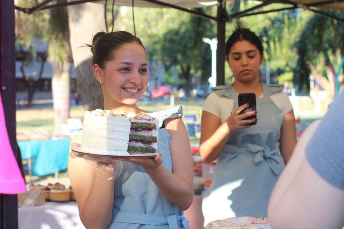OliveraSandraOk's tweet photo. Volvió la #FeriaDeMujeresEmprendedoras de la @CCARICorrientes, con un clima que acompañó de manera ideal para compartir en familia o con amigos recorriendo los distintos stands de nuestras emprendedoras. 🙌🏻
Siempre orgullosa de esta iniciativa. 🙋🏼‍♀️ https://t.co/BSanTfPjt2