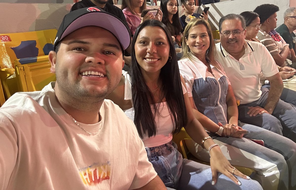 En familia apoyando a nuestros <a href="/criollosbsn/">Criollos de Caguas BSN</a> en el inicio de la temporada 2025 del <a href="/bsnpr/">Baloncesto Superior Nacional 🏀🇵🇷</a>. ¡Somos #LaPresión!
