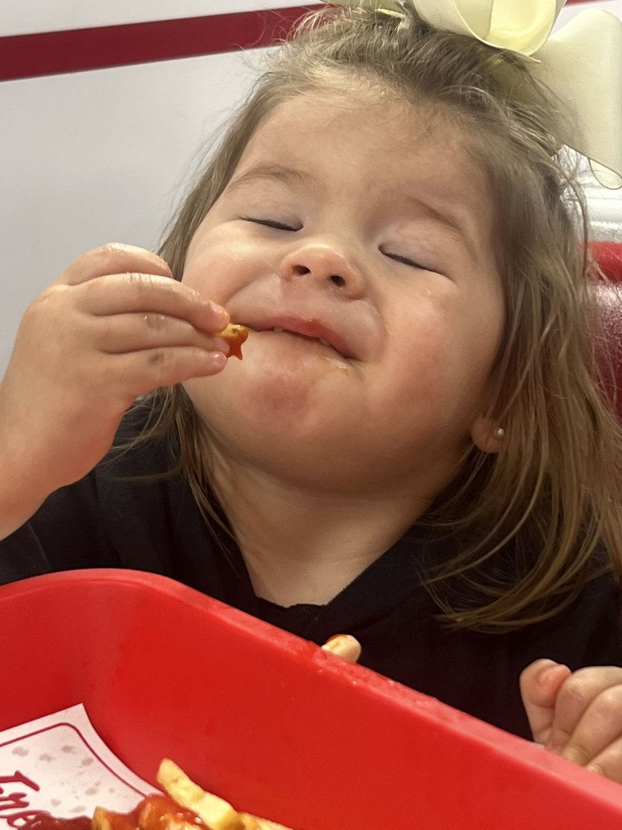 gfunkperez's tweet photo. @IN_n_OUTBurger so Whitley really really likes yalls fries lol https://t.co/icmp4vHyJu