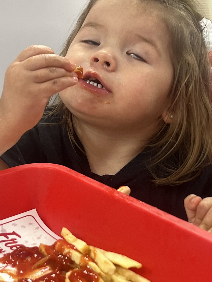 gfunkperez's tweet photo. @IN_n_OUTBurger so Whitley really really likes yalls fries lol https://t.co/icmp4vHyJu
