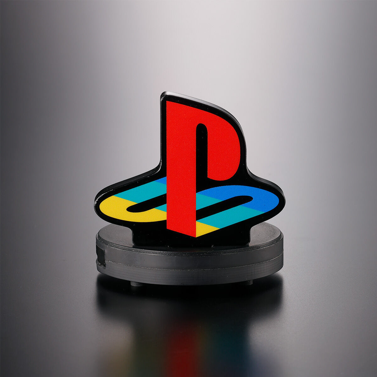 「プレステ」の起動音が鳴るアクスタがプレミアムバンダイで予約受付中
news.denfaminicogamer.jp/news/250317j

懐かしのサウンドがあの日々を想起させる。新シリーズ「アクリルロゴディスプレイSounds」第1弾。本日より予約受付中で、価格は3300円。予約期間は4月20日まで