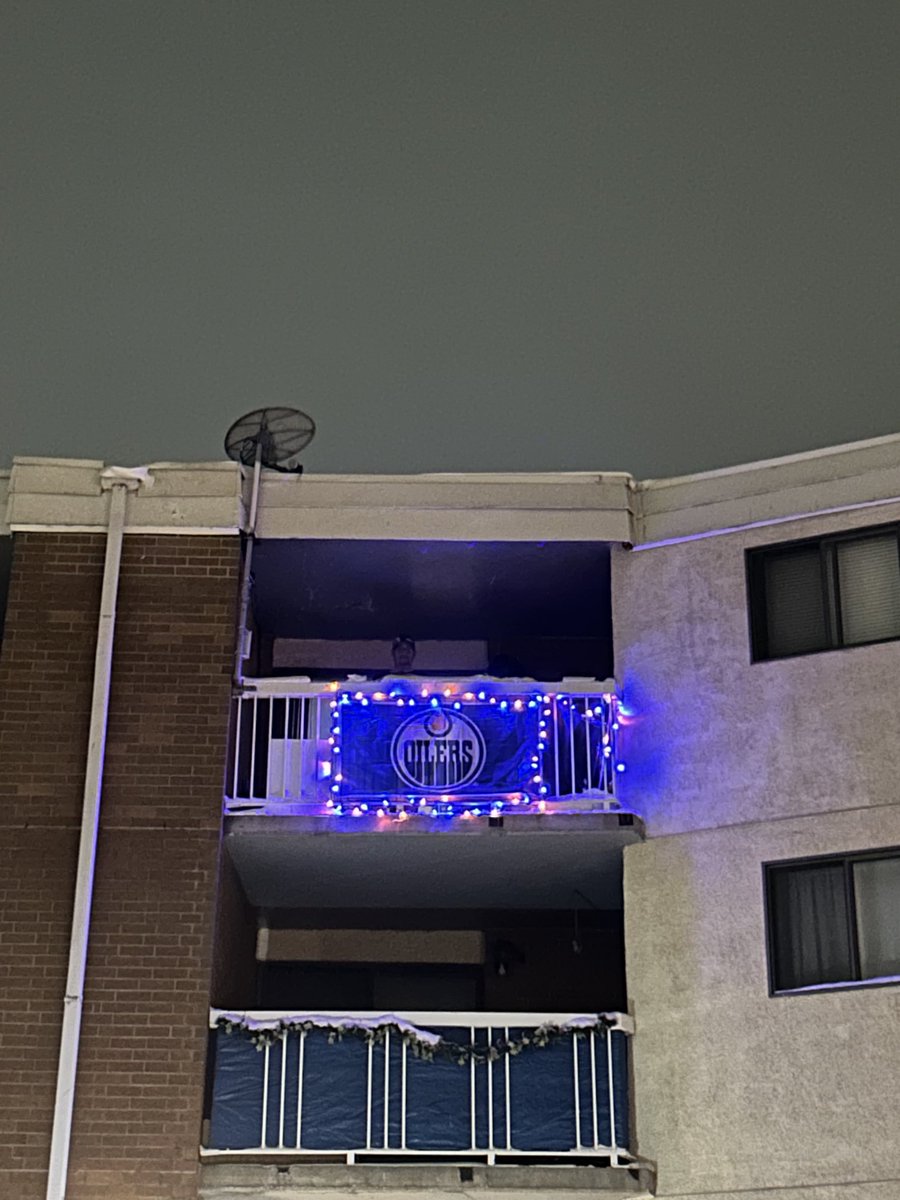 grannyCM's tweet image. Lights on for a winning game vs New York Rangers.