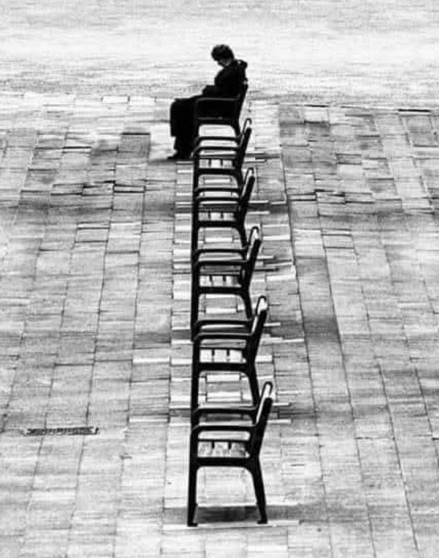 ويحدث أن يراودك شعور جارف بالتخلي عن كل شيء وكل شخص ومعاودة الحياة فى مكان لا يعرفك فيه أحد •