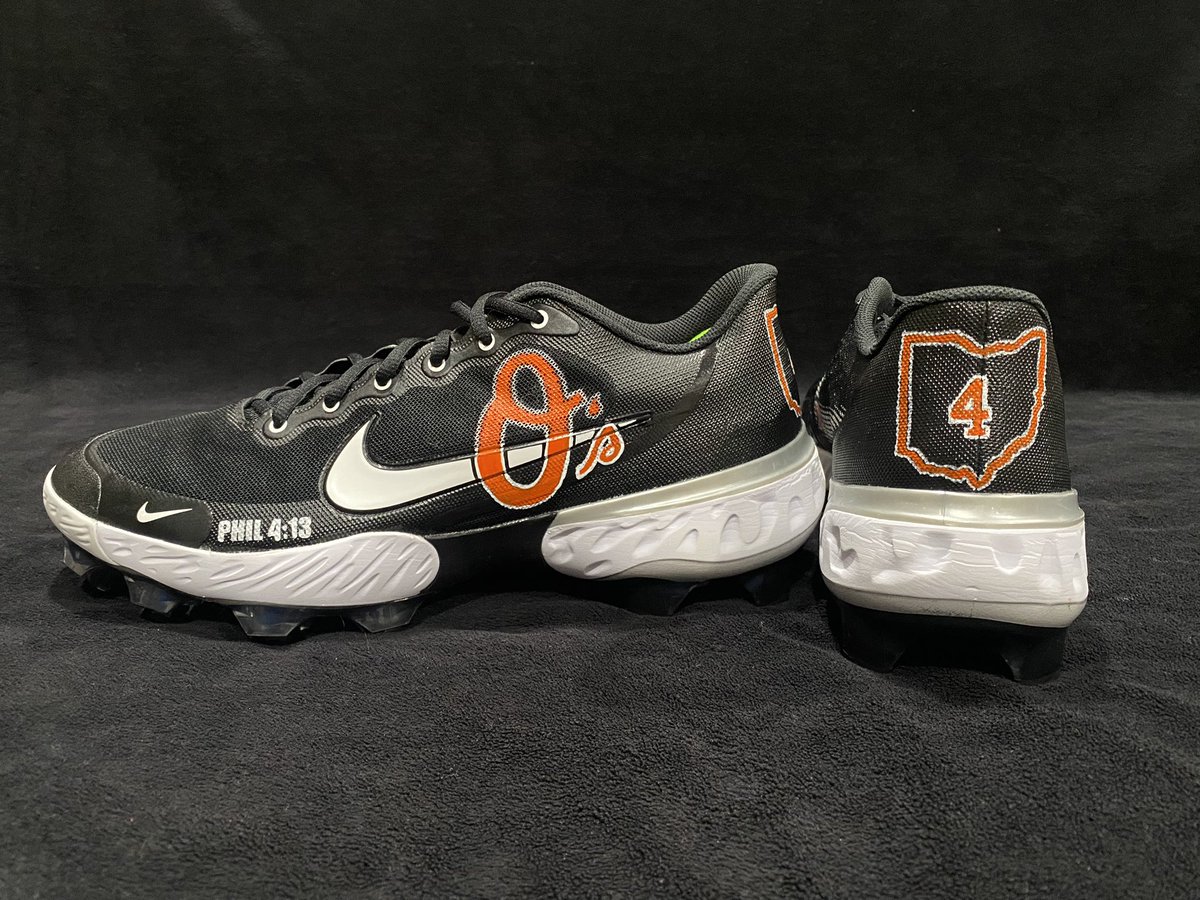 KBArtCincy's tweet photo. Ohio Orioles Nike Alpha Huarache 3 customs.  Get yours too with KB Art! #CustomCleats #CustomBaseballCleats https://t.co/WTX3XinjvT