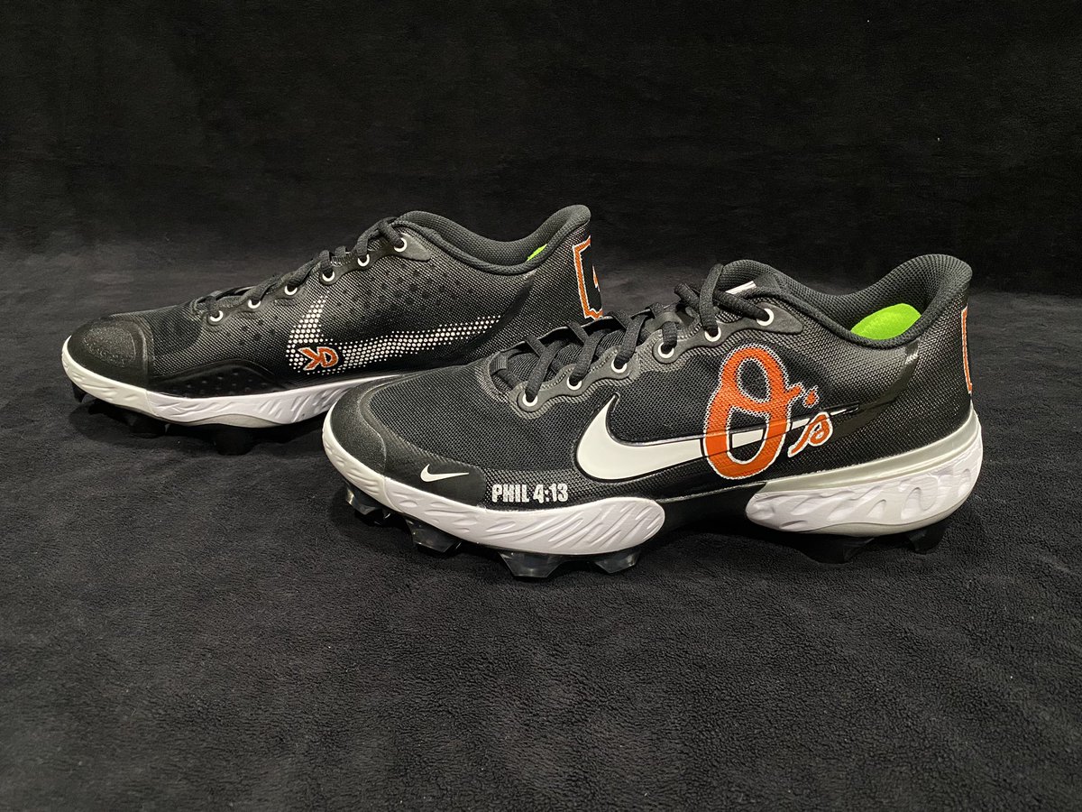 KBArtCincy's tweet photo. Ohio Orioles Nike Alpha Huarache 3 customs.  Get yours too with KB Art! #CustomCleats #CustomBaseballCleats https://t.co/WTX3XinjvT