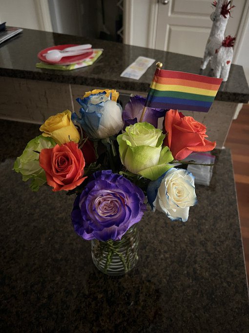 الاربعيني المبادل المشعر وينك تعبت ادورك 🙃
اللي بيسال ليش تحب اربعيني ؟
- انا ابحث عن الخبرة شبعت مراهقين 😂
#مبادل 
#سالب 
#sugardaddy 
#gay 
#مبادل_صنعاء