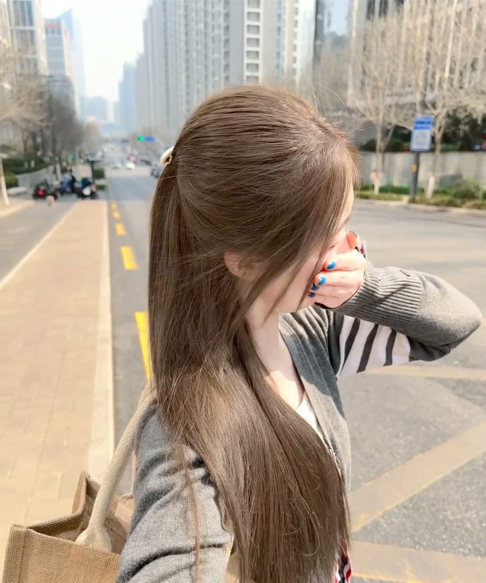 rily__xx99's tweet photo. 最近、韓国女子達がしてるチョコブラウン色が可愛すぎるんやけどぉおお。どタイプすぎ。

髪も綺麗に見えて艶も出してくれる色味。完璧。 https://t.co/k8GsMeok08