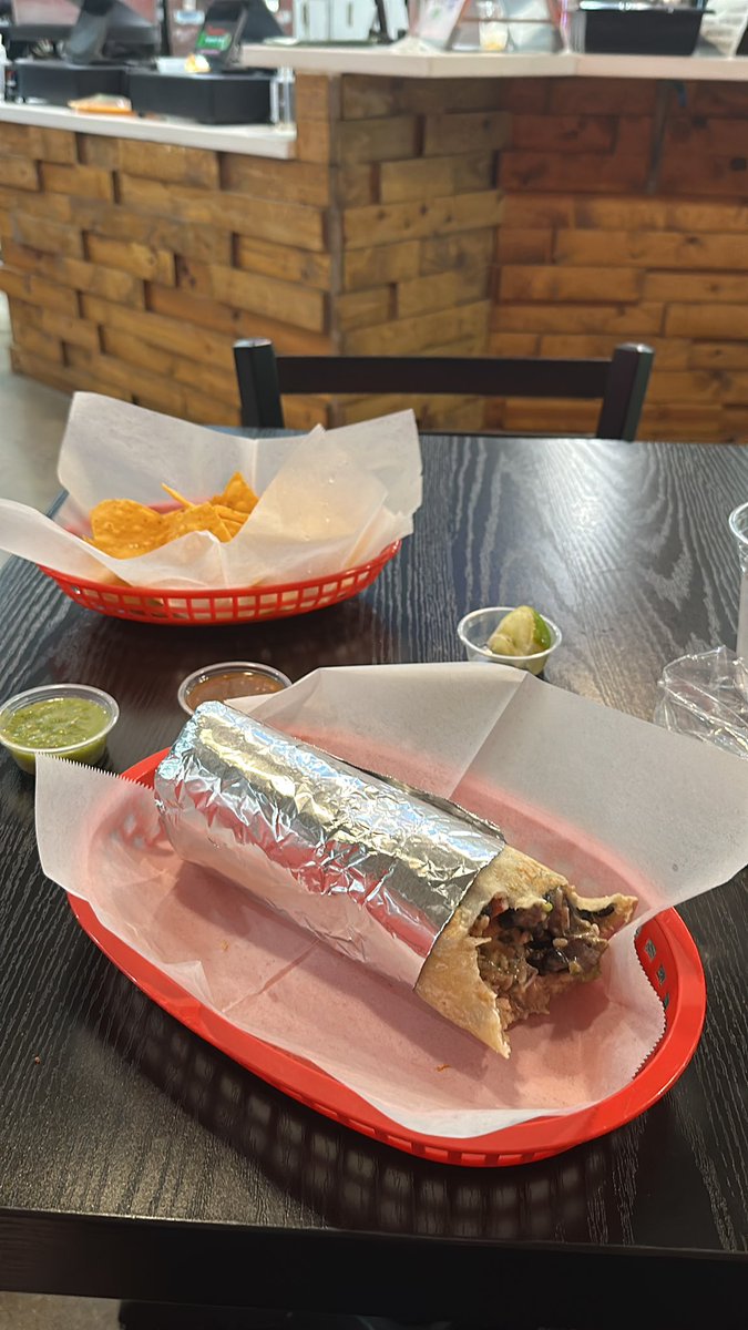 LtCrawford410's tweet image. First stop back in Cali. Shout out the amigos from down South, fuck they’ve got it dialed in 
#opentheborder