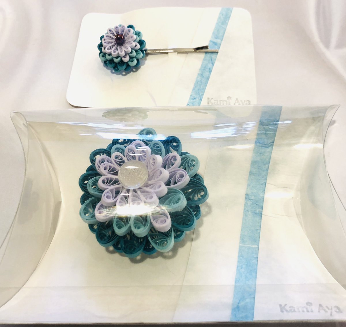 SHOPpeaberry's tweet photo. 【追加納品情報】
Kami Aya様(@t205h020 ) から作品が到着しました。
桜の便りが聞かれる中、素敵な蝶と桜のイヤリング、ピアス！
菊のヘアクリップ付きブローチにヘアピンも届いております。
春からのお出かけに是非お迎えください。 https://t.co/NJWz7UapyC