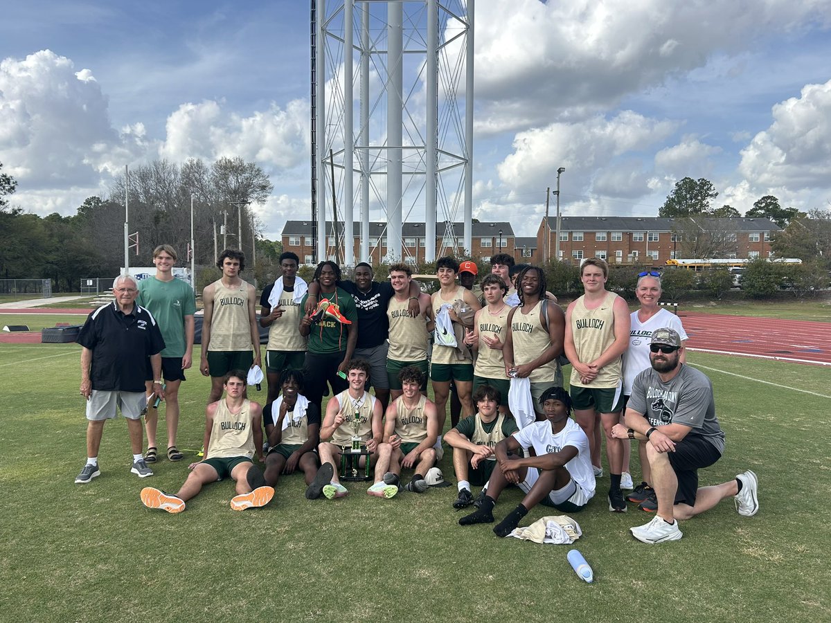 ameliajsimmons's tweet photo. So proud of these athletes!!! I may be tired daily from coaching them, but it brings me joy to see these smiles! https://t.co/NmVqhirX09