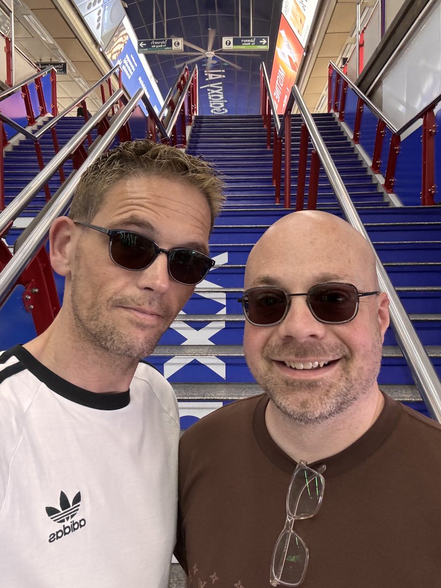 maickel1979's tweet image. Uniek !!! 
Gewoon een zo goed als leeg BTS Siam station wat normaal het verre weg drukste punt van Bangkok is

Zo rustig kan het dus zijn 
#Bangkok #Siam #MBK #Thailand #travel #gay