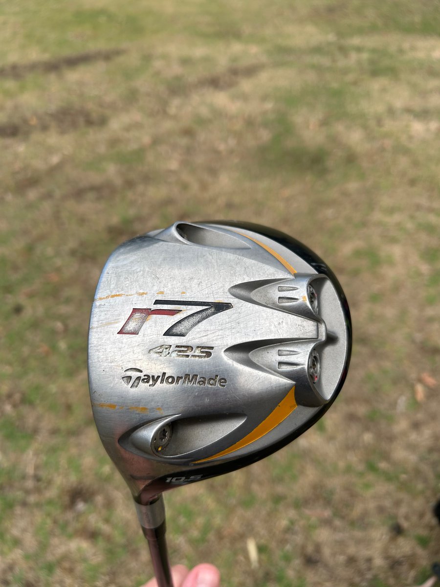 TimCowen2's tweet image. A round at Lorne Country Club with an old hire set enlivened by this absolute beast. Bring it back @TaylorMadeGolf  - it’s a classic