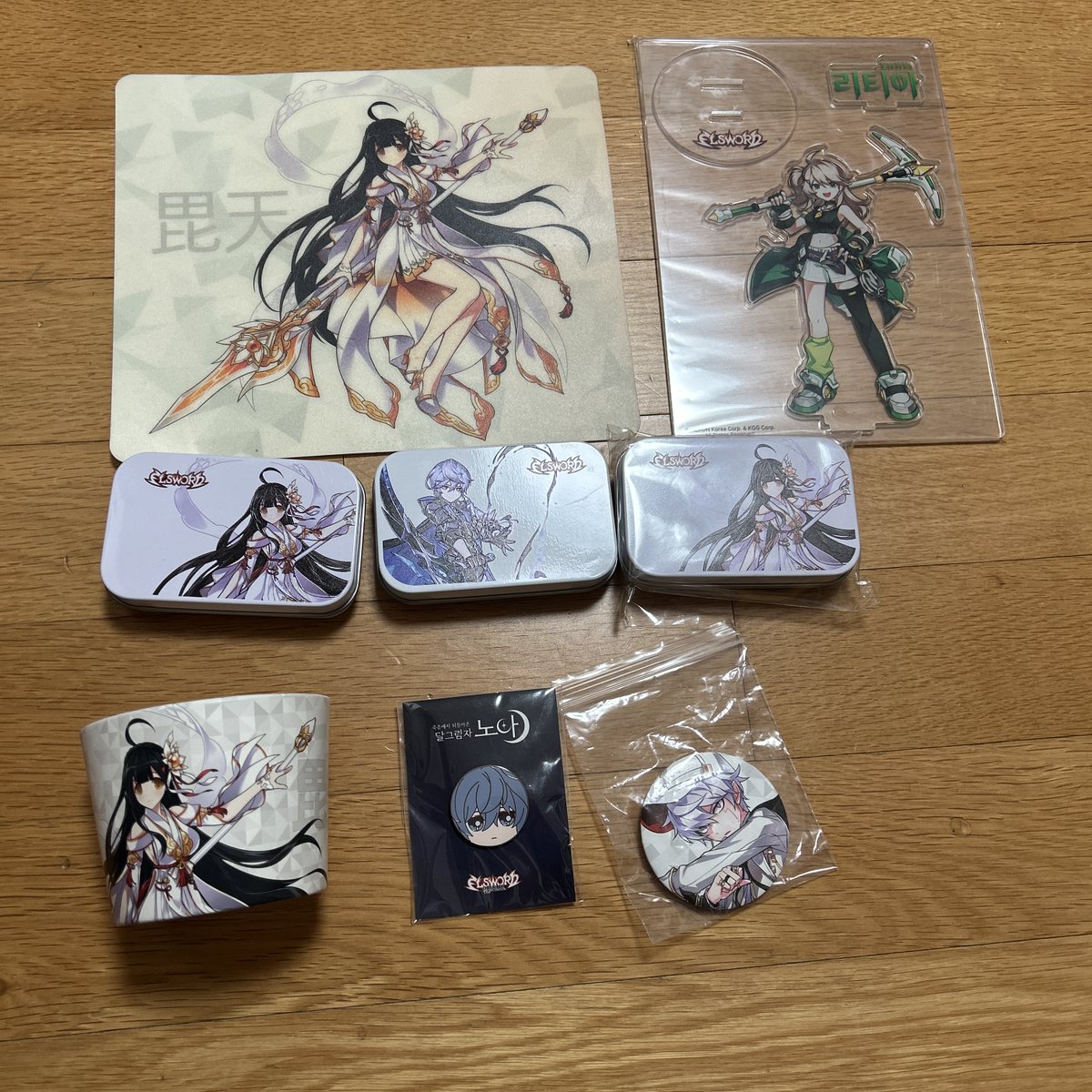 엘소드 공식 굿즈 팝니다
모든 물품은 반택 값 포함 가격입니다
(반택으로만 거래 진행)

아트북1 7.3
리티아 아크릴 스텐드 1.2
아라 키캡 3.5(수량-2)
노아 키캡 3.5
노아 노전 뱃지 2.5
애드 트리니티에이스 캔뱃지 0.5

<a href="/Els_goods/">(공지필독) 엘소드 공식굿즈 거래 RT봇</a>