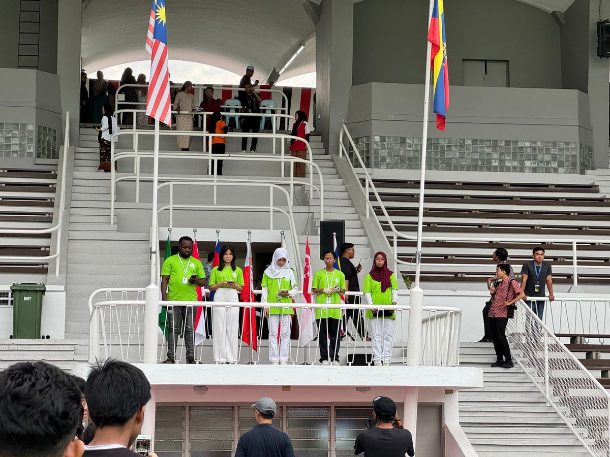 gowasteline's tweet photo. Our founder @LemchiBright at the Mangrove taking climate action during the just concluded Global Youth Summit in Malaysia 2024, with young environmentalists from around the world. #climateaction https://t.co/YELfNhv5Tc