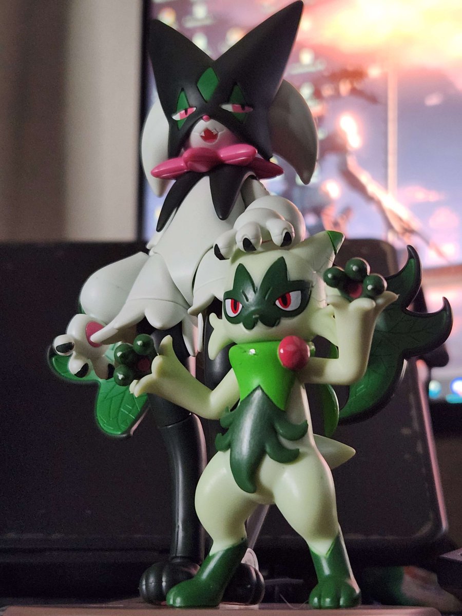 Stephs_art_junk's tweet image. meowscarada bandai figure kit got here and i&apos;m very proud of myself cause I built her