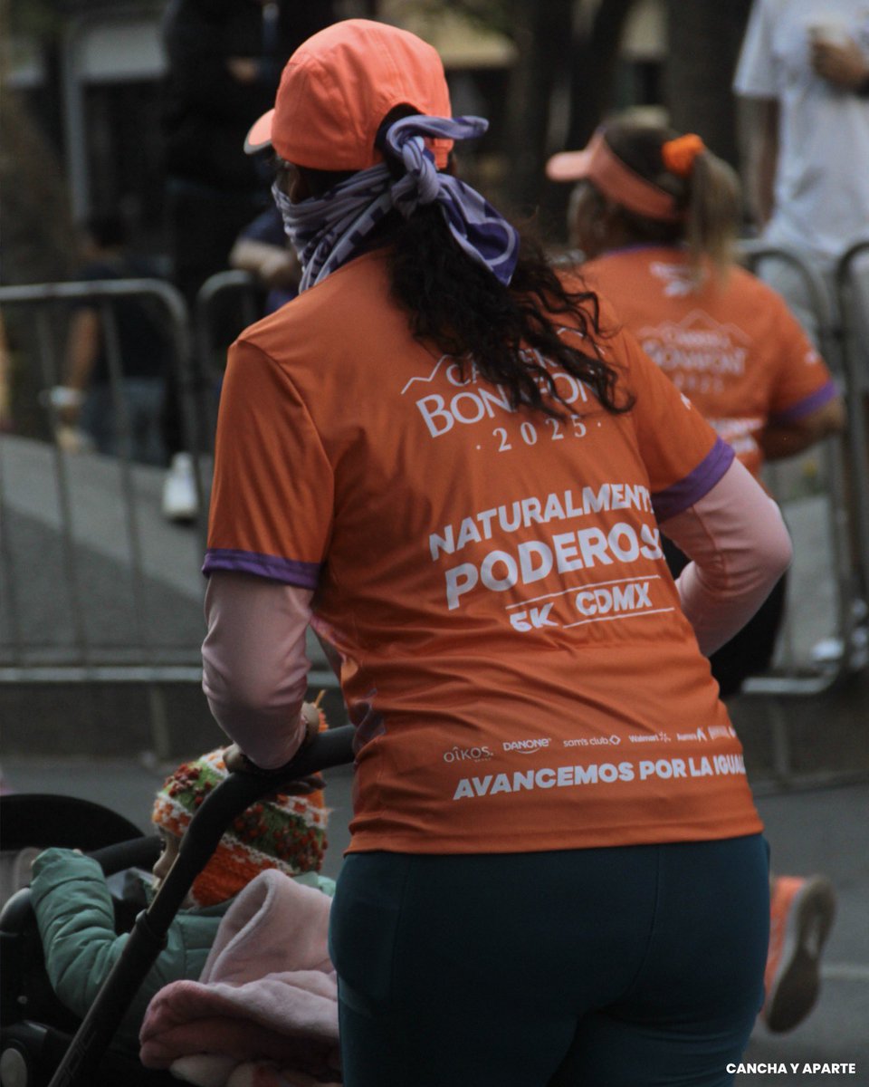 CanchayAparte's tweet image. #EllasLuchan 
Correr para demostrar que estamos juntas y empoderadas. La #CarreraBonafont2025 llevó a miles de mujeres a la calle, bajo el lema #NaturalmentePoderosa 

📸 Ximena Vargas