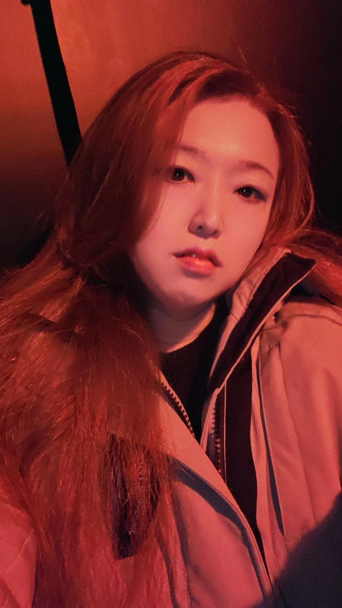 주말이 뭔가 한거없이 지나가버린듯
뭘했는지기억이 나질않아 ㅋ
자고 자다 먹다 자고 잣는데
우린둘다 똑같아  잠만보 ㅋ
금요일에 친한오빠 놀러와서
쇠주한잔하고 그후로. 자고 
자면서 또자고 일어나서 밥묵고 자고
자면서?잣으므로 자다가 ㅋ
자정에 울쟈기랑 디션 놀러갔다 ㅡㅡ
이게모야  ㅋㅋ