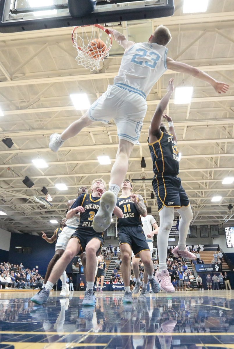 My goodness! 

Capital-Journal’s Evert Nelson got this amazing photo! Keegan’s dunk was unreal tonight. 

<a href="/evertnelson/">Evert Nelson</a> 

🔥🔥🔥
