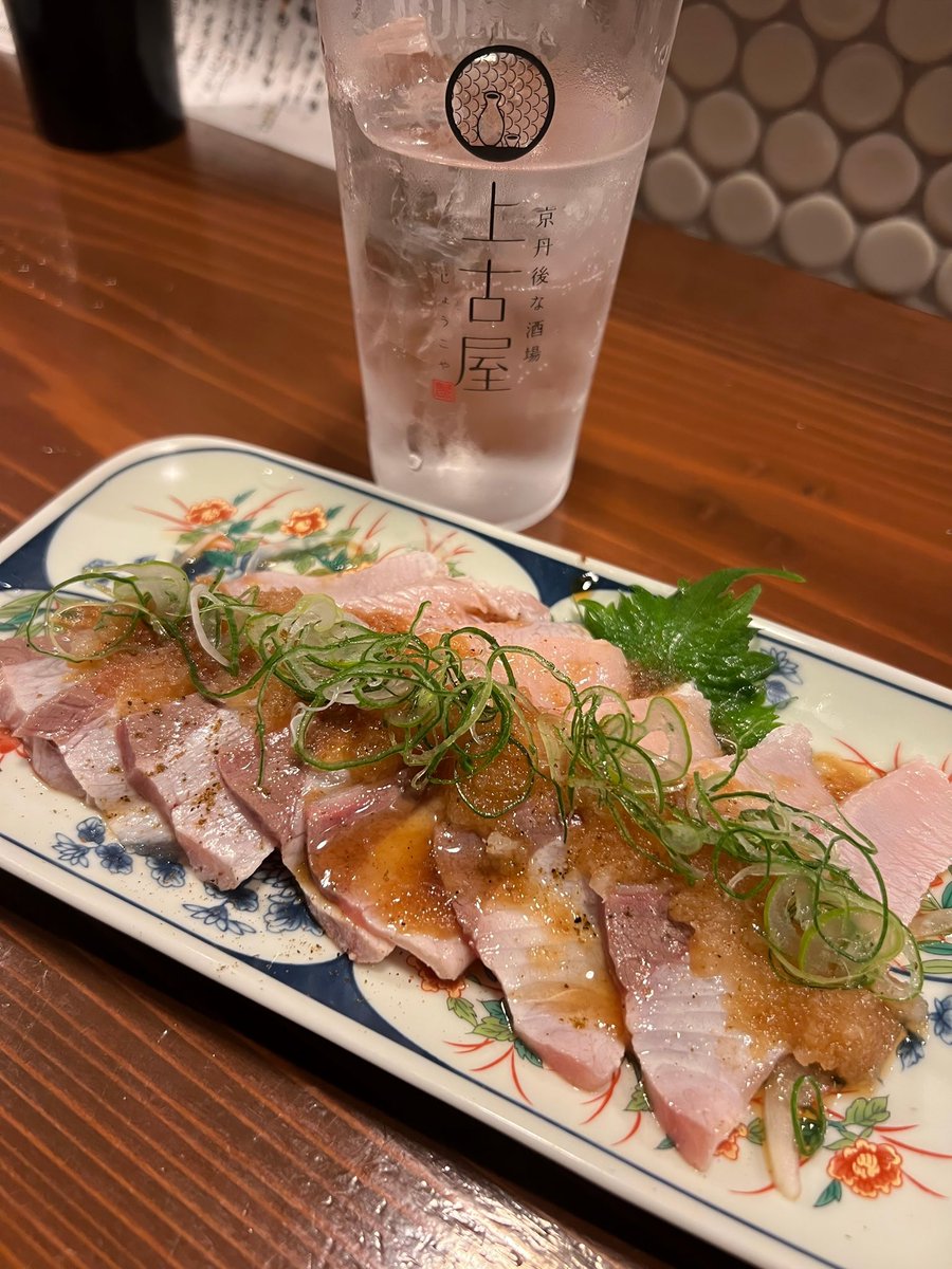 ブリ刺しで飲むかー