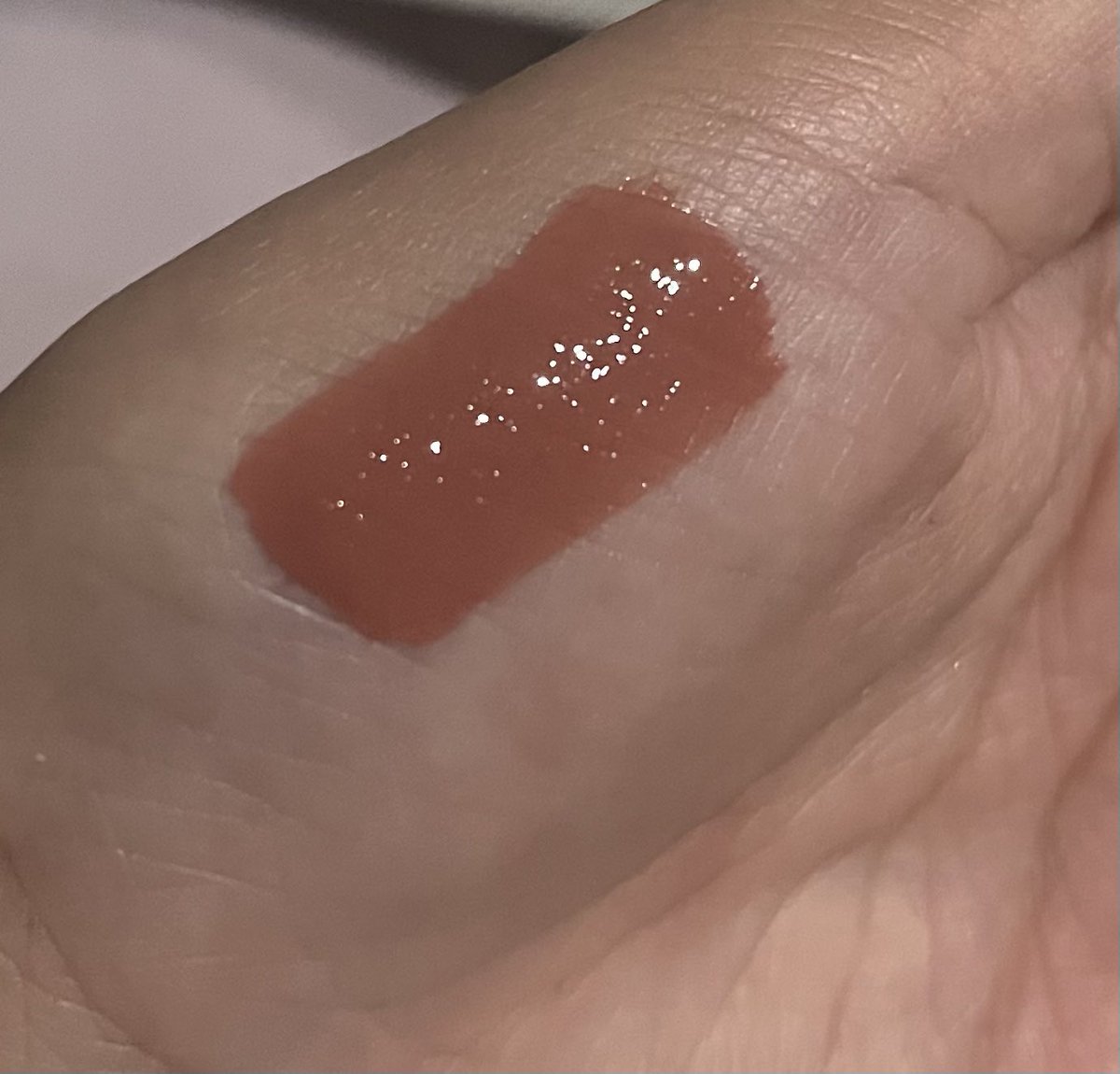 beanieswtswtb's tweet photo. guys ada yang tau lip products selain lip glaze yang mirip sama shade inii gakk?inii somethinc lip glaze Hustle btww https://t.co/bm6aiCnEVR