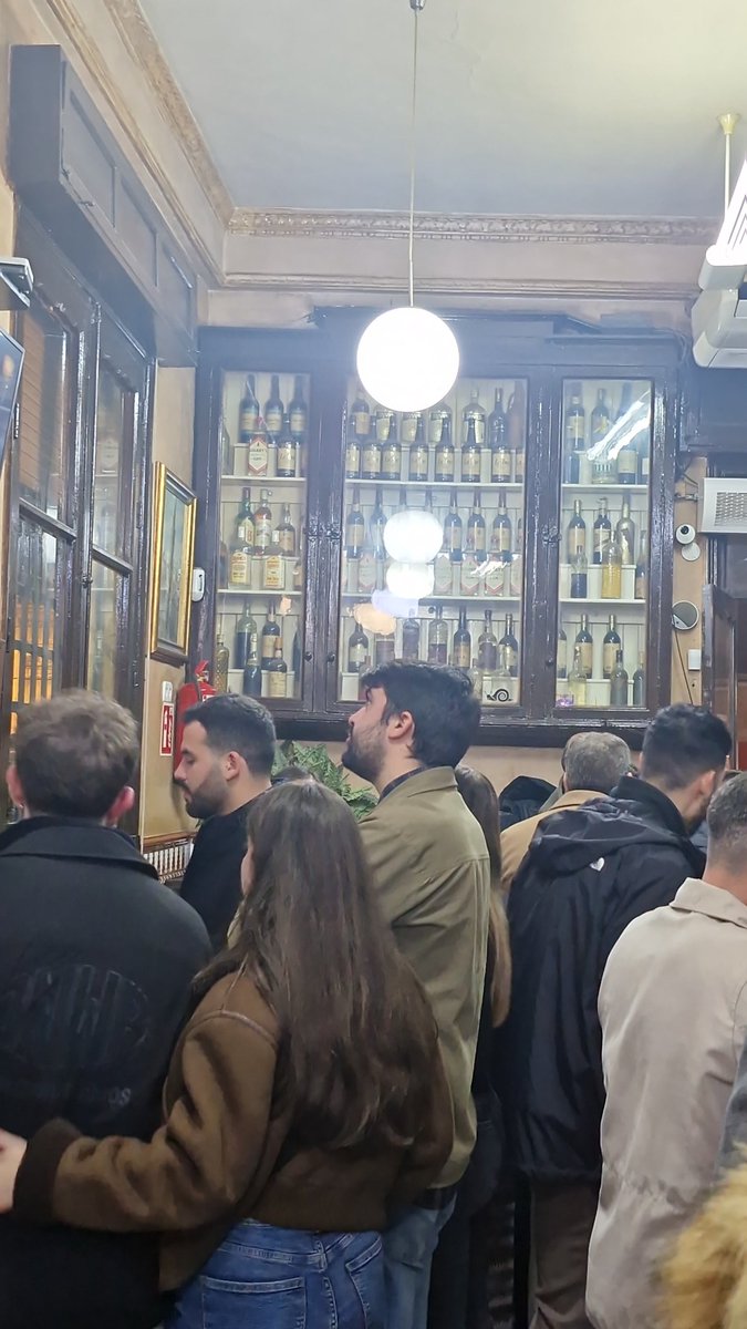 Saraband4's tweet photo. #Lascolumnas #sevilla https://t.co/9rmnMxw1Db