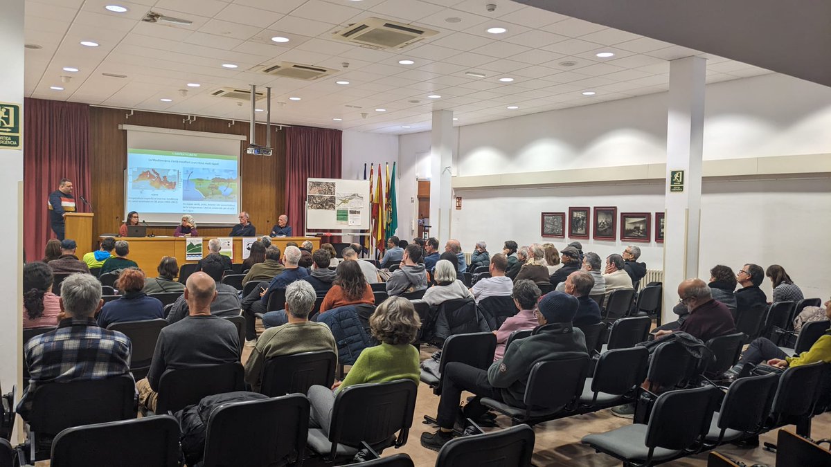 CEACanet's tweet photo. Divendres ens vam omplir d’arguments i energia per aturar la nova sortida de la C32 a Canet.
Entitats, veïns i veïnes vam compartir que (1) és un projecte innecessari (2) que amenaça l’entorn natural i agrari i (3) que respon a un model de ciment i especulació que no volem https://t.co/vbVpV3x7ZL