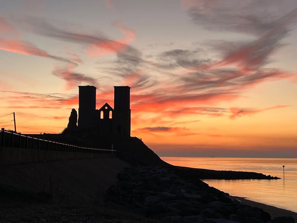 CommunityAd's tweet image. Good morning! ☀️ Start your Monday with this breathtaking sunset over Reculver Towers, beautifully captured by Carl Hudson.

Let the golden hues inspire a great week ahead! ✨

#Monday #GoodMorning #ReculverTowers #SunsetMagic #hernebay #canterbury #canterburykent #kent #kentlife