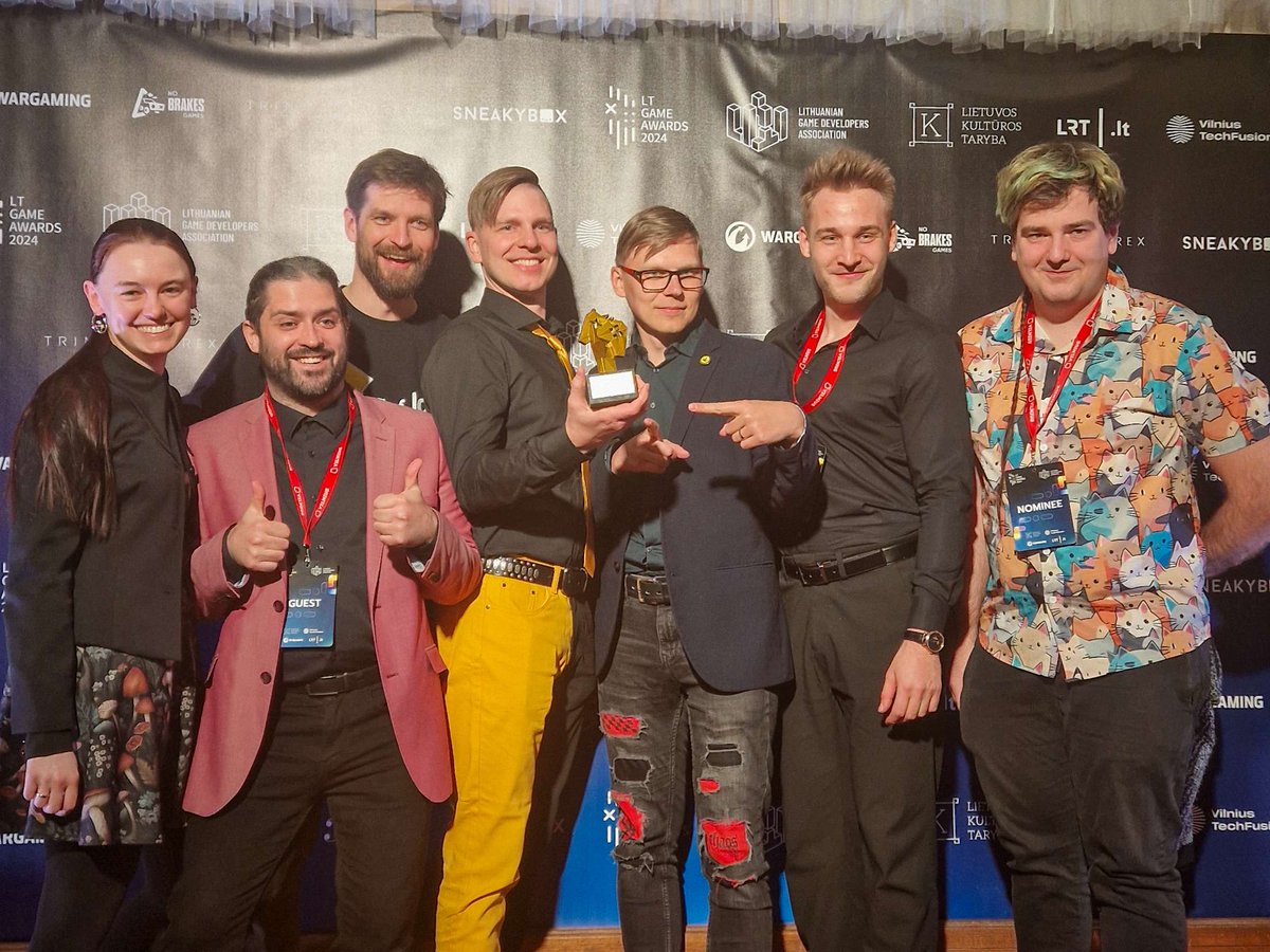 Crowns and Pawns tweet media